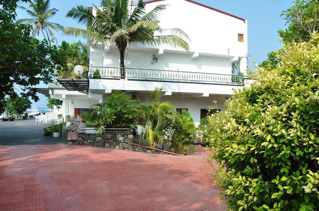Goviyapana Beach Hotel Ahangama Exteriör bild
