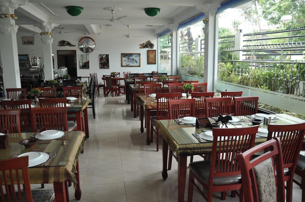 Goviyapana Beach Hotel Ahangama Exteriör bild